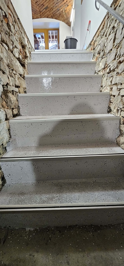 Epoxidové schody v restauračním provozu, Rekovice
