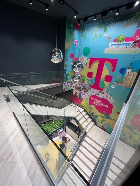 Pokládka lepeného vinylu v prostorech T-mobile v Brně