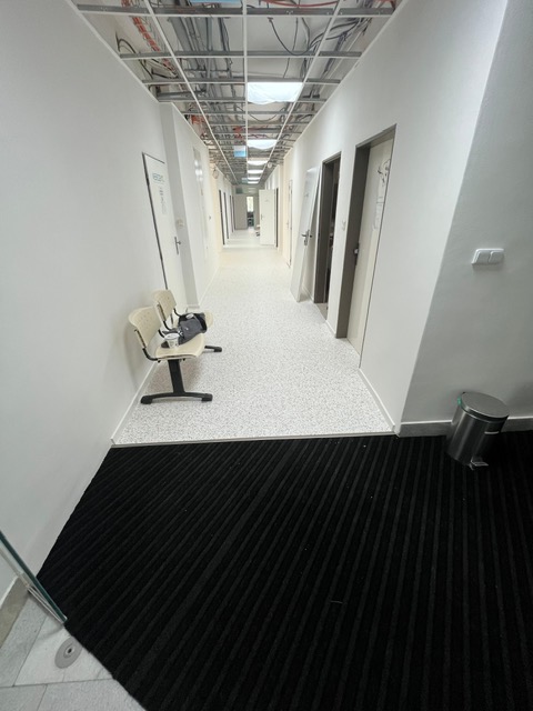 Dodání a pokládka heterogenního PVC v zubařské ambulanci