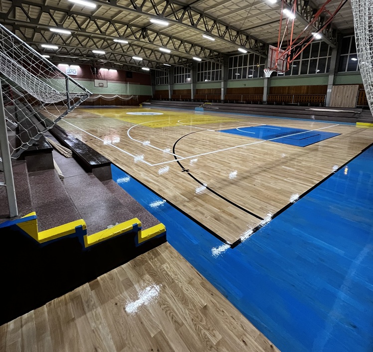 Výměna parket v tělocvičně střední školy