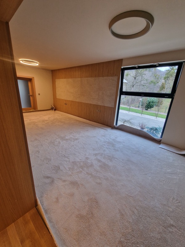 Dodání a pokládka koberce